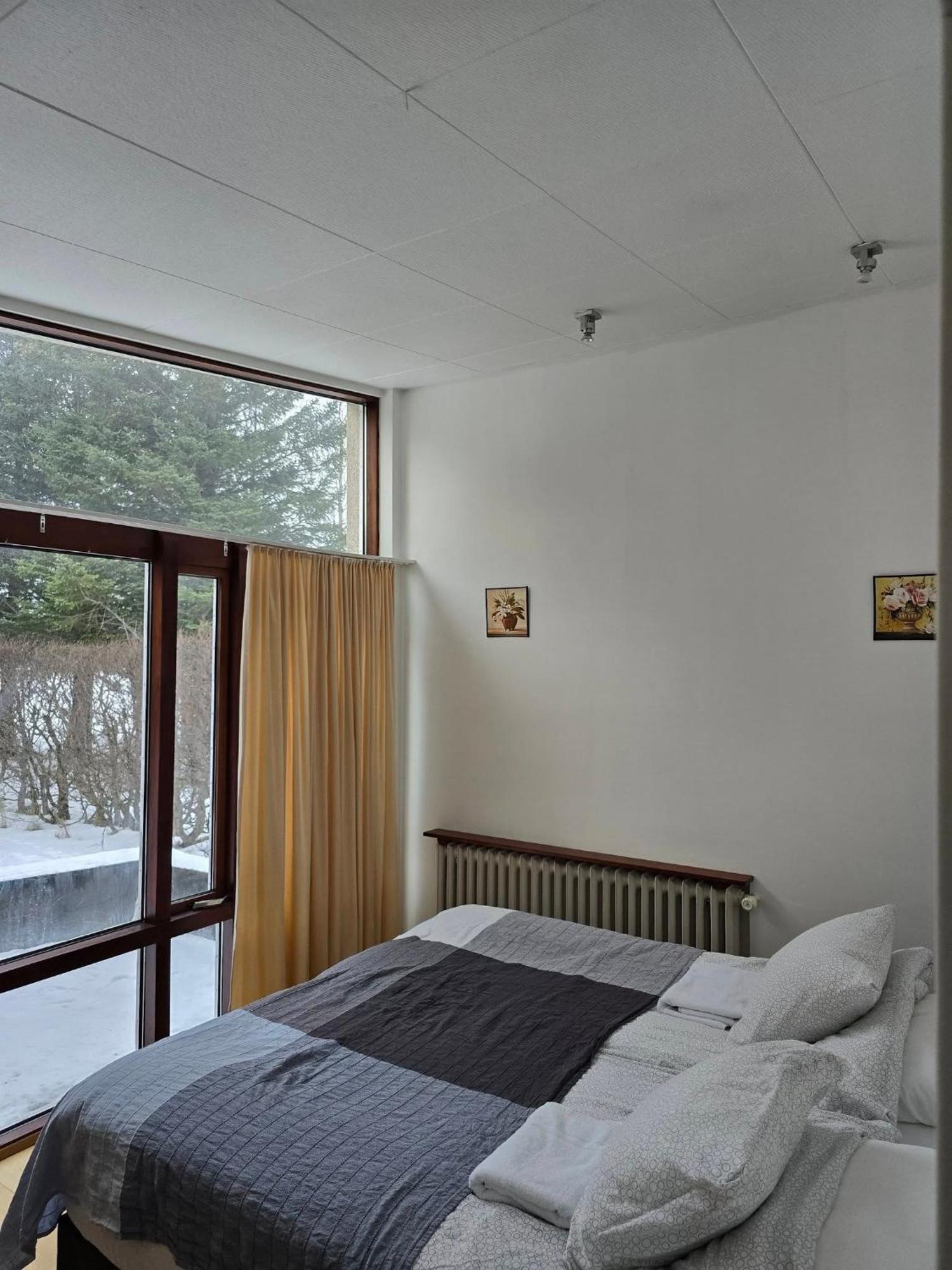 Spoi Guesthouse Хвольсвёдлюр Экстерьер фото
