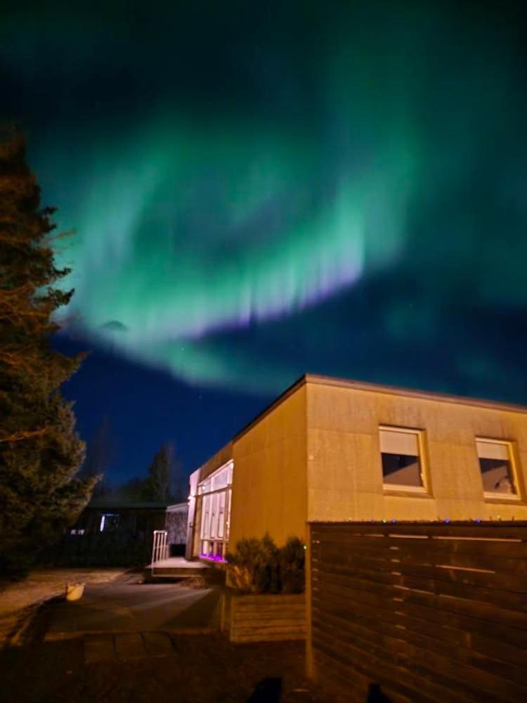 Spoi Guesthouse Хвольсвёдлюр Экстерьер фото